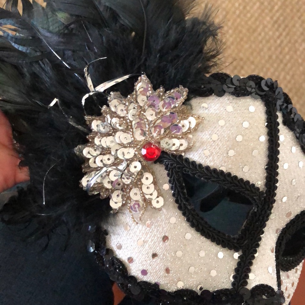 Masquerade Mask - Picture 3 of 3